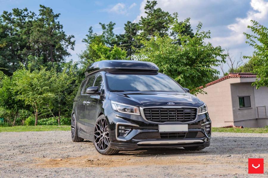  Kia Grand Sedona on Vossen Wheels (HF-2) 2019 года  (фото 3 из 10)